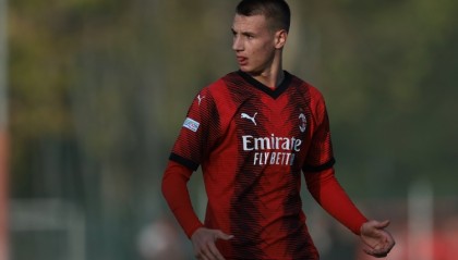 开云直播官网-斯基拉：卡马达未来几天内从莱切返回米兰，下半赛季将留队效力