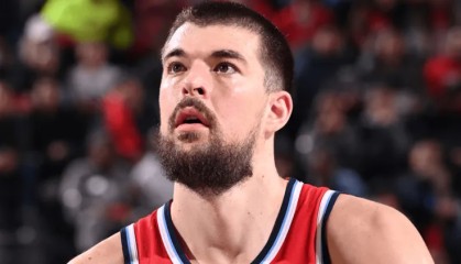 开云体育在直播-祖巴茨全场出战38分钟，10中7得到16分14篮板2助攻