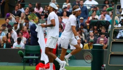 开云体育中国官方网站-失去尊重！西西帕斯克耶高斯罕见上演“抓马”大战！