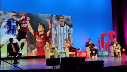 开云体育官网-蓝黑、蓝白与乡愁：巴蒂对谈萨内蒂